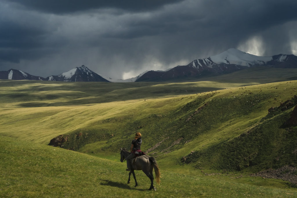 trekking in kyrgyzstan